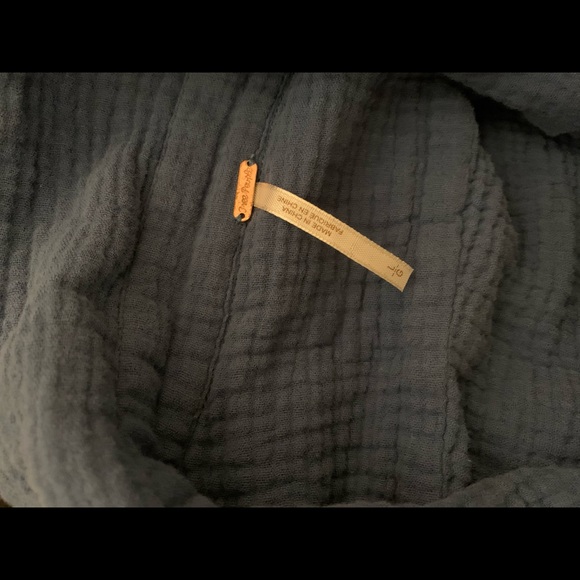 Free people top . - Picture 9 of 9